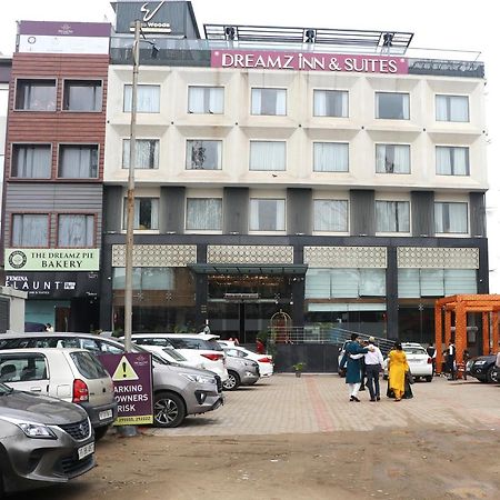 Dreamz Inn & Suites Zirakpur Exteriér fotografie